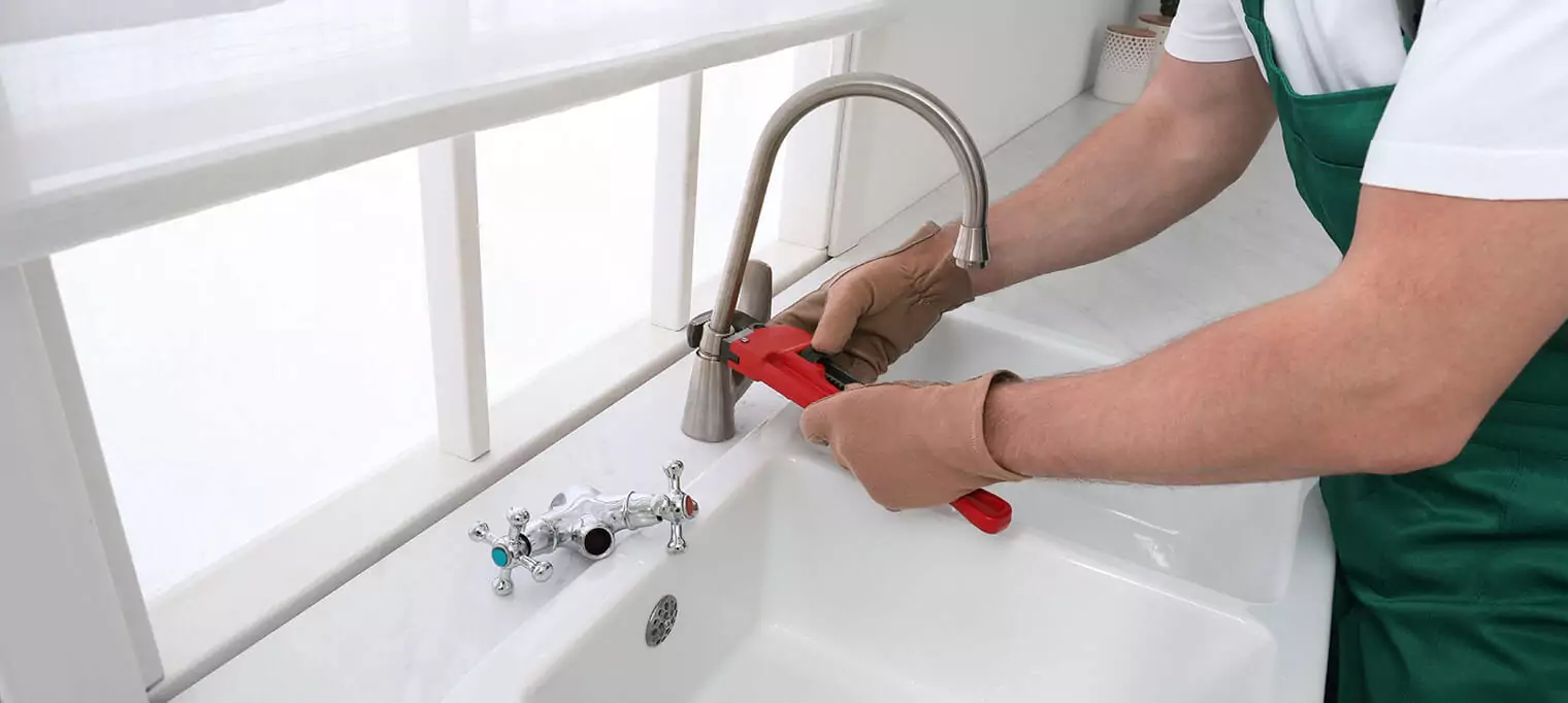 Fixing-water-pipe-slider-image-1