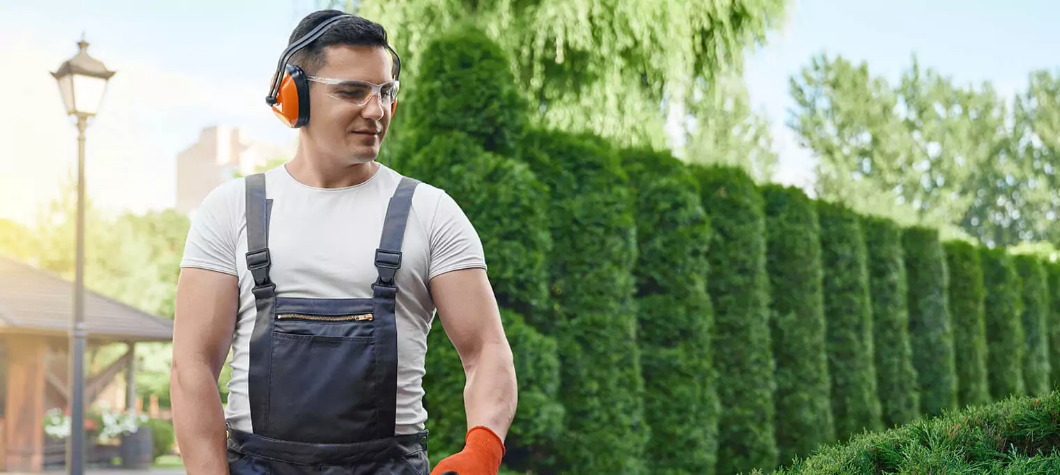 Garden-maintenance-slider-image-1